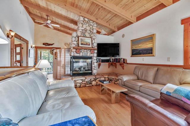 18 Asoleado Drive, Carmel Valley CA: https://media.crmls.org/mediaz/187f50bc-9342-46f2-a2fe-221a42a2612d.jpg