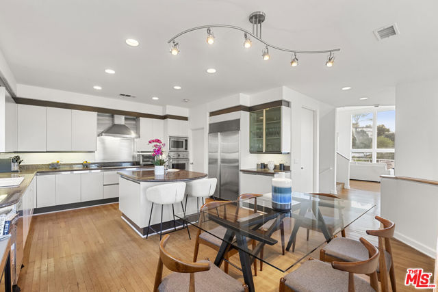 3670 Avenida Del Sol, Studio City CA: https://media.crmls.org/mediaz/187f7340-5bb8-4965-84a2-fbb1e7c745e5.jpg