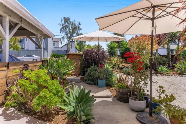 1965 42nd Avenue, Capitola CA: https://media.crmls.org/mediaz/187fa1ee-6366-4e63-b488-6f7128da2057.jpg