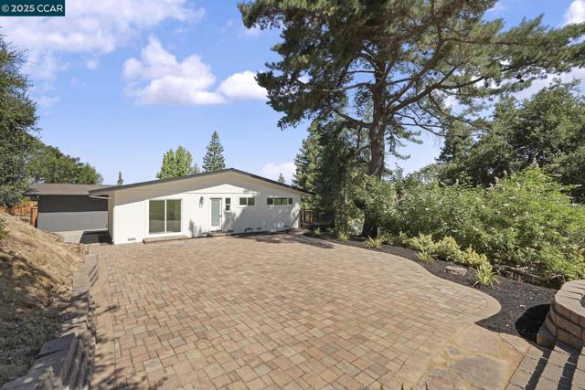 3233 Lucas Circle, Lafayette CA: https://media.crmls.org/mediaz/1880287b-c09c-40ba-bd3f-d54ec531522d.jpg