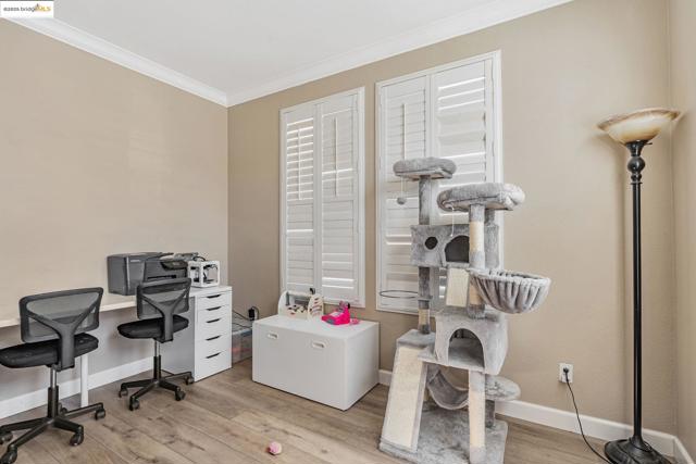 877 Boone Dr, Brentwood CA: https://media.crmls.org/mediaz/1880ad43-c7eb-476a-a69e-5635d17d1b7a.jpg
