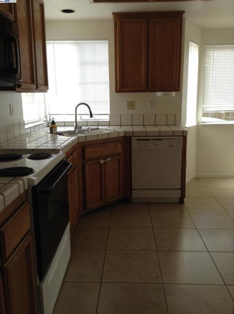 149 Pelican Loop, Pittsburg CA: https://media.crmls.org/mediaz/1881839c-e075-4aa6-8574-9ef2f360c399.jpg