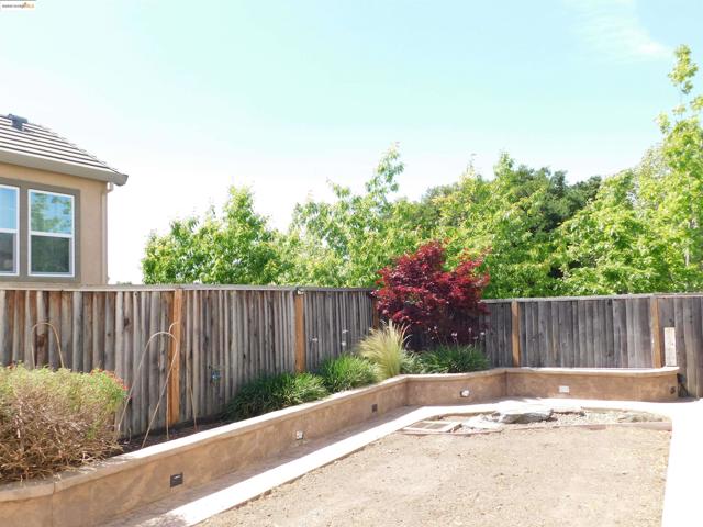 Image 9 of 21 For 1811 Velvetleaf Ln