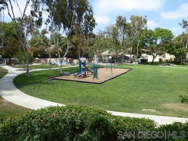 8067 Camino Kiosco, San Diego CA: https://media.crmls.org/mediaz/18825a84-5211-43d4-a4d0-93ec32bd0f5c.jpg