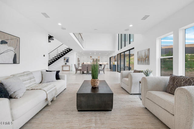 Detail Gallery Image 19 of 61 For 11944 N Red Hawk Ln, Porter Ranch,  CA 91326 - 5 Beds | 5 Baths