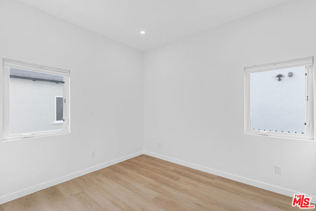 1536 11th Street, Santa Monica CA: https://media.crmls.org/mediaz/1882e0c9-75e7-4054-a12e-f056fb5beef0.jpg