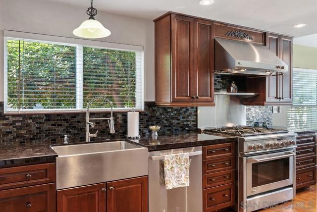 13874 Amber Sky Ln, San Diego CA: https://media.crmls.org/mediaz/188364db-46b3-417e-970f-b73bf2453937.jpg