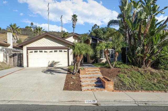 13647 Paseo Cardiel, San Diego CA: https://media.crmls.org/mediaz/188381bf-e159-430f-befb-3b5255dcabb6.jpg