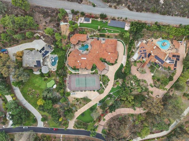 13371 Summit Cir, Poway CA: https://media.crmls.org/mediaz/188397bb-0ea1-46bd-88c0-a27a3cd90548.jpg