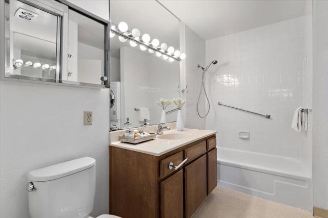 2140 Santa Cruz Avenue, Menlo Park CA: https://media.crmls.org/mediaz/18839b59-306b-48f1-a47f-6efbfbd99bda.jpg