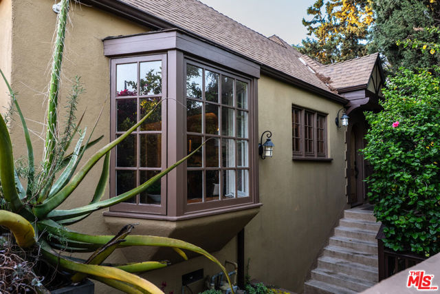 263 Lamont Drive, Los Angeles CA: https://media.crmls.org/mediaz/1883af0f-0442-47b2-9cef-078632ea9886.jpg