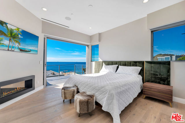 25423 Malibu Road, Malibu CA: https://media.crmls.org/mediaz/1883b3dc-688c-4095-a340-1fdb61d1e22d.jpg
