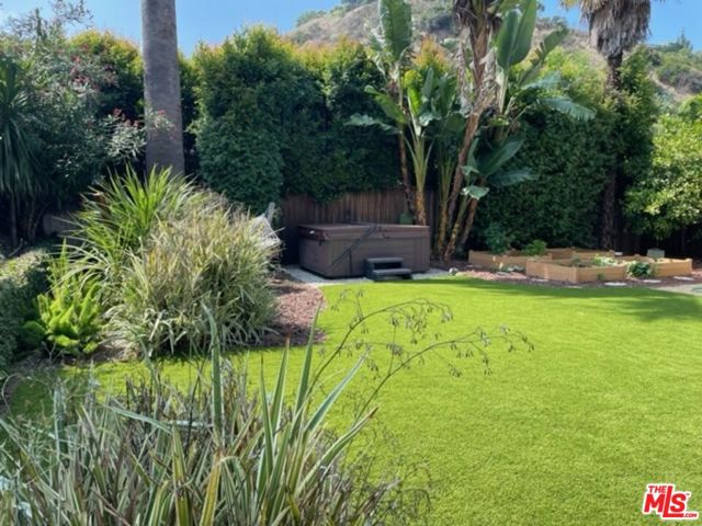 3709 Stone Canyon Avenue, Sherman Oaks CA: https://media.crmls.org/mediaz/1884052f-5a29-4c3d-9ee1-3698ff137991.jpg