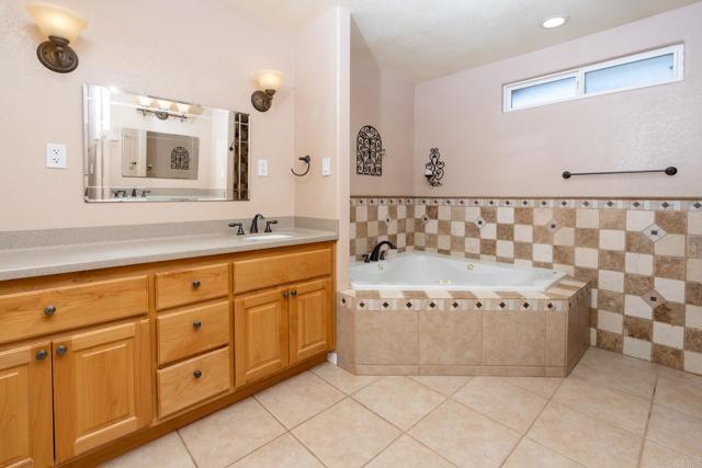Detail Gallery Image 18 of 36 For 8364 Lake Ashwood Ave, San Diego,  CA 92119 - 4 Beds | 2/1 Baths