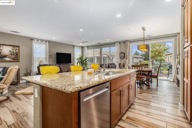 299 Marks Rd, Rio Vista CA: https://media.crmls.org/mediaz/188452b8-2eab-49d9-bd9c-8d41ba911744.jpg