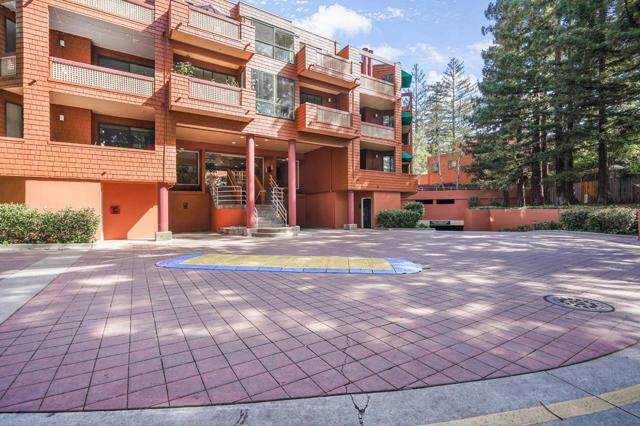 4250 El Camino Real, Palo Alto CA: https://media.crmls.org/mediaz/18851ff9-577a-465d-809c-bffc41a17662.jpg