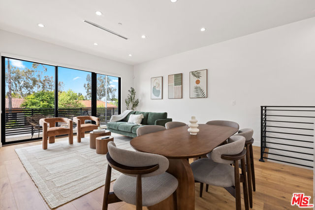 5118 Laurel Canyon, Valley Village CA: https://media.crmls.org/mediaz/18857ea5-4a71-4038-9550-eedbadf71abb.jpg