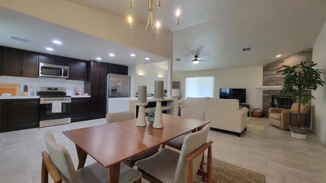 53645 Avenida Mendoza, La Quinta CA: https://media.crmls.org/mediaz/18858f49-e86e-43cc-a3cf-a6bfa7fc1999.jpg