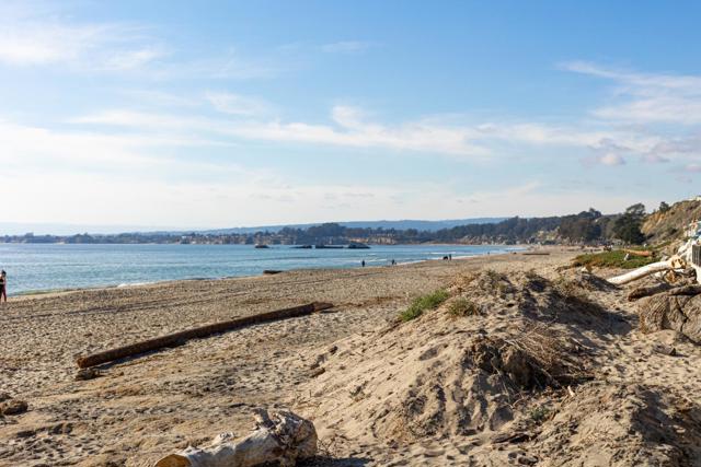 2834 Casa De Vida Drive, Aptos CA: https://media.crmls.org/mediaz/1885de89-a4af-4755-bffc-6c16c02b5ca1.jpg