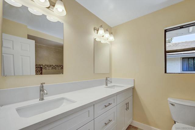 1103 Countrywood Ln, Vista CA: https://media.crmls.org/mediaz/18868ccb-a0ff-4386-836e-7e62a35de6ea.jpg