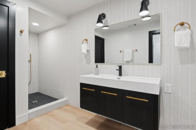 4911 Beaumont Dr, La Mesa CA: https://media.crmls.org/mediaz/18876ecb-7c10-4ccf-8acb-9b7e3937437c.jpg