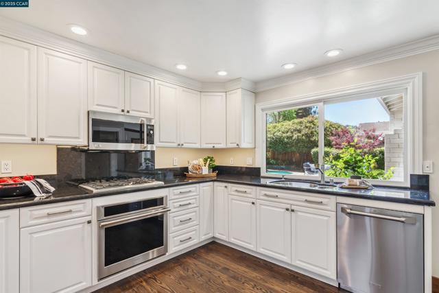 924 Cheyenne Dr, Walnut Creek CA: https://media.crmls.org/mediaz/18878fe3-449d-463d-b437-273f3f32bd64.jpg