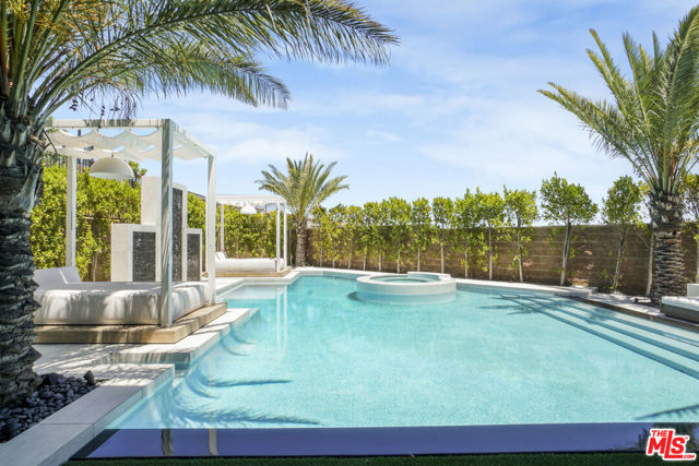 20472 W Windsor Lane, Porter Ranch CA: https://media.crmls.org/mediaz/188798bb-ccf9-41e1-8bb8-d6a738ab4ef5.jpg