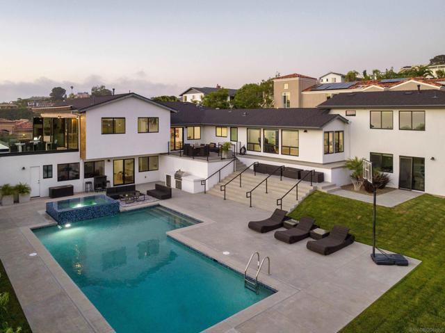 2641 Costebelle Dr, La Jolla CA: https://media.crmls.org/mediaz/18879da4-29fe-4642-96b5-c52c5c61798a.jpg