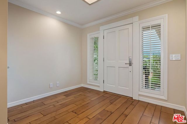 4211 Toluca Lake Lane, Toluca Lake CA: https://media.crmls.org/mediaz/1887ca4e-8caf-43f1-aa61-64434c19fc6e.jpg