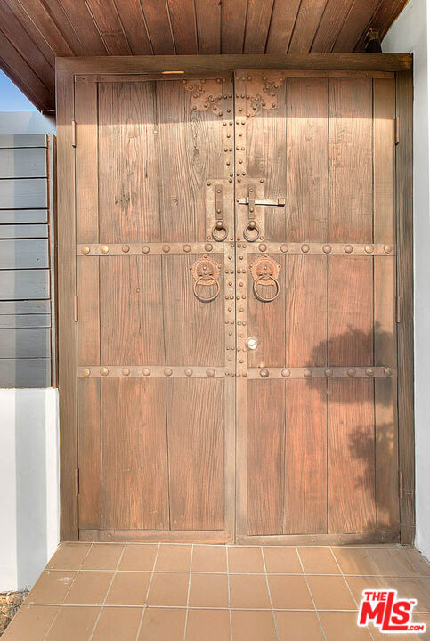 3804 Duray Place, Los Angeles CA: https://media.crmls.org/mediaz/18884610-6b69-441b-a517-d9a91b4dd54e.jpg