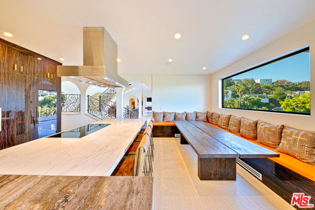 4733 Bonvue Avenue, Los Angeles CA: https://media.crmls.org/mediaz/1888d367-2ba0-44e6-90db-01734ec2b22d.jpg