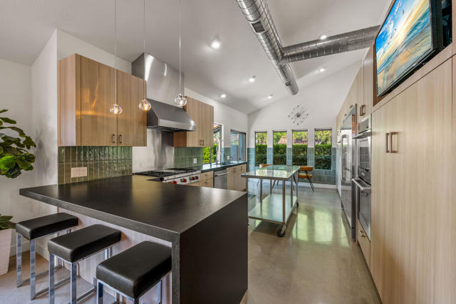 24 Calle Ardilla, Rancho Mirage CA: https://media.crmls.org/mediaz/188925bc-3c3d-451e-86ea-2100075ed10b.jpg