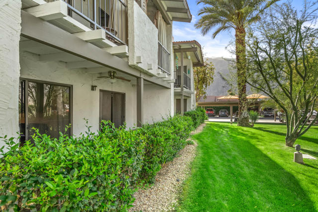 1050 E Ramon Road, Palm Springs CA: https://media.crmls.org/mediaz/1889513e-562e-4dd5-8c5f-896ad934b2e8.jpg