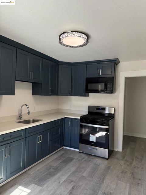 2542 Filbert St, Oakland CA: https://media.crmls.org/mediaz/1889702f-7687-4134-854c-11fd3626b13b.jpg
