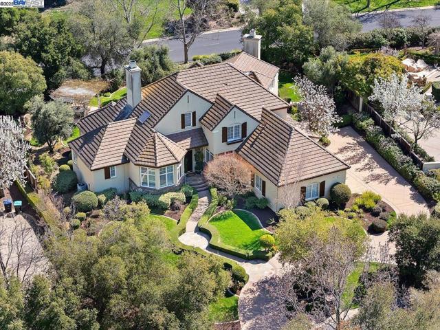 2434 Pomino Way, Pleasanton CA: https://media.crmls.org/mediaz/1889856e-9744-4f26-8300-95f45efc1655.jpg