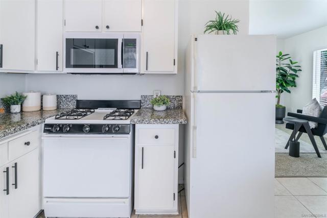 260 E St, Chula Vista CA: https://media.crmls.org/mediaz/1889a02a-8ca0-4c9c-bc7c-a498fd41af8f.jpg