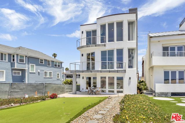 7019 E Seaside Walk, Long Beach CA: https://media.crmls.org/mediaz/188b579e-3400-432e-8fc5-c97bee731f68.jpg