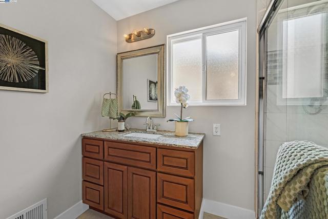 5041 Golden Rd, Pleasanton CA: https://media.crmls.org/mediaz/188c714a-86d1-4140-a075-69c383bb5f62.jpg