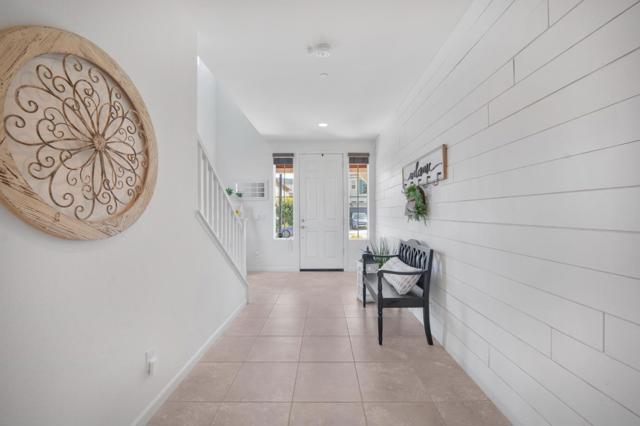 1061 Viognier Way, Gilroy CA: https://media.crmls.org/mediaz/188c7caf-d13c-4b2a-98bd-19b2882e0599.jpg