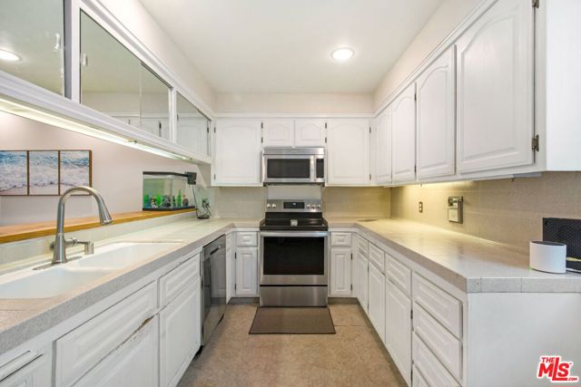 5326 Fairview Boulevard, Los Angeles CA: https://media.crmls.org/mediaz/188d4d93-9799-4ff9-b01e-dc9525e4d9ea.jpg