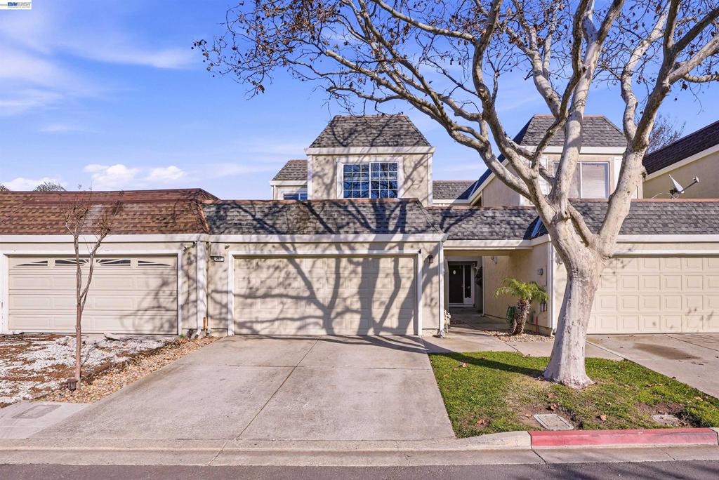 251 Shoreline Dr