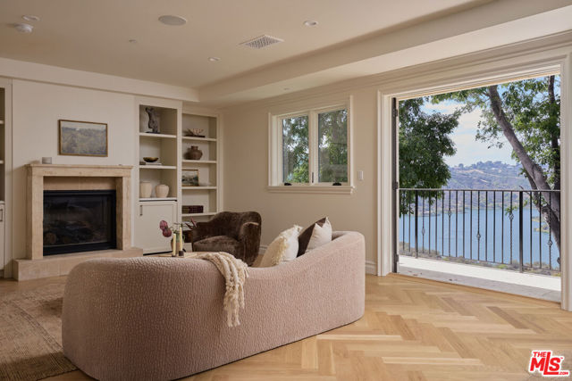 6 Bed Home for Sale in Los Angeles, California