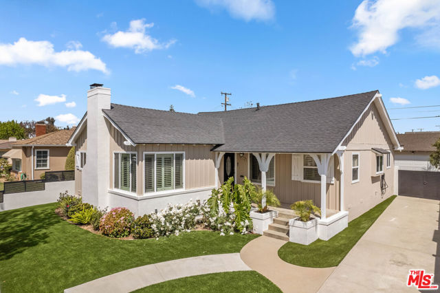 6130 Flores Avenue, Los Angeles CA: https://media.crmls.org/mediaz/188e0860-147d-4c9b-b1d6-06d772357503.jpg