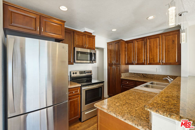 18000 Coastline Drive, Malibu CA: https://media.crmls.org/mediaz/188e30bc-27b3-4449-a581-09c4945e7eb1.jpg
