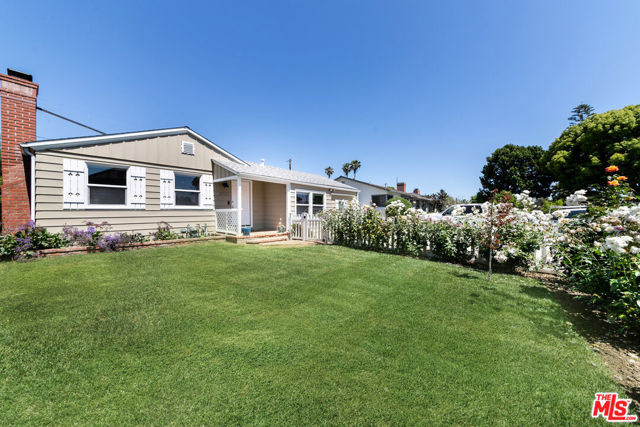 2722 Granville Avenue, Los Angeles CA: https://media.crmls.org/mediaz/188edf0d-3810-44a5-b2cd-c857231c3b87.jpg