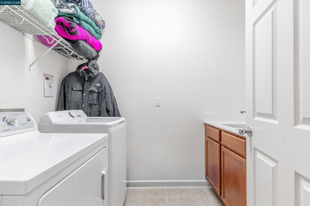 https://media.crmls.org/mediaz/188eeb73-9904-43b0-bb9c-32881f9a8d49.jpg?preset=X-Large