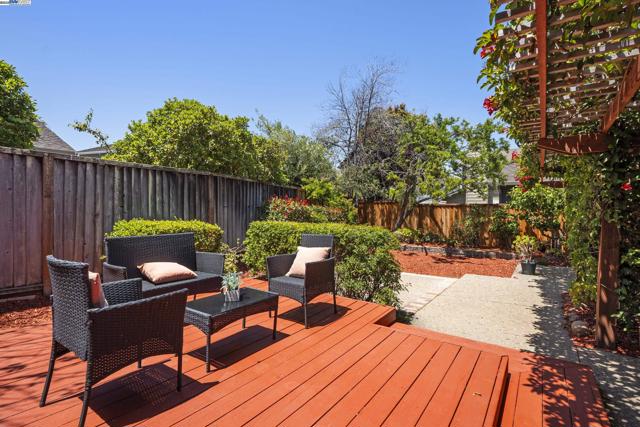 139 Justin Cir, Alameda CA: https://media.crmls.org/mediaz/188fd242-1222-4aa4-8112-f756907ada23.jpg
