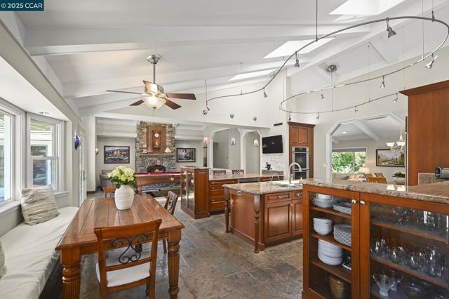 1883 Piedras Cir, Alamo CA: https://media.crmls.org/mediaz/188ffe19-3bed-4c19-bc77-1c1e35a73529.jpg