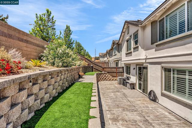 499 Yarrow Dr, Fairfield CA: https://media.crmls.org/mediaz/18906461-117c-4a07-81c9-1abd463ff420.jpg