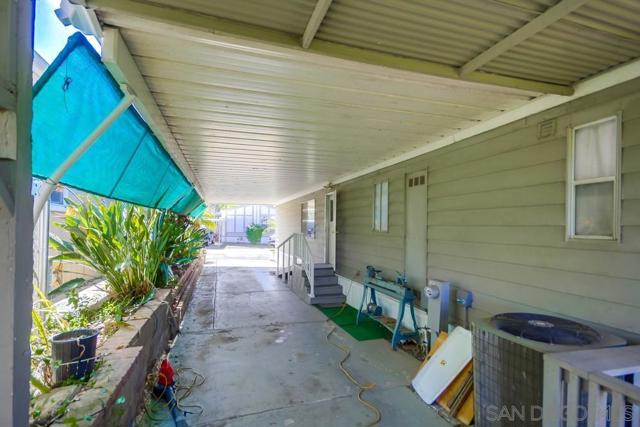 14215 Pecan Park Ln, El Cajon CA: https://media.crmls.org/mediaz/1890d0b0-8547-499f-b2a6-1289b8f0fba5.jpg